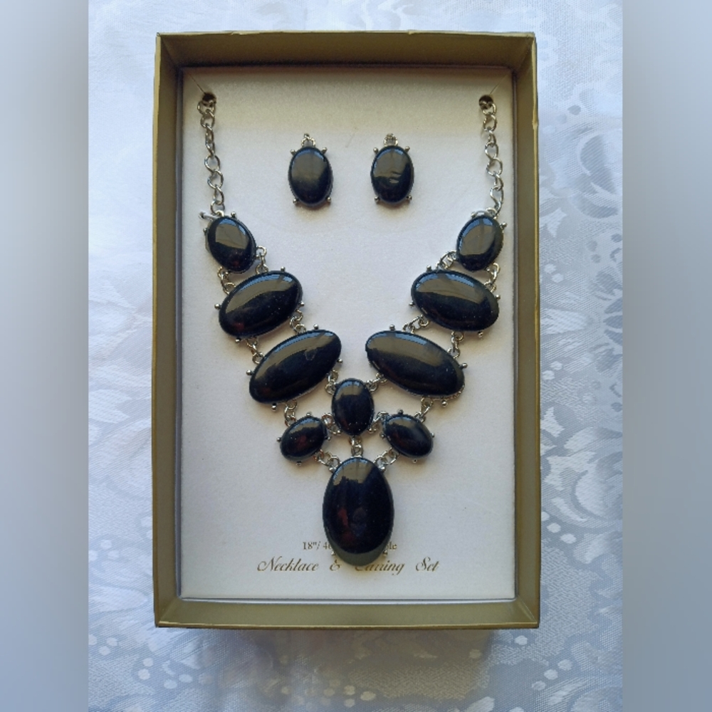 Vintage, Goddess Glow Black Necklace Jewelry. NWT